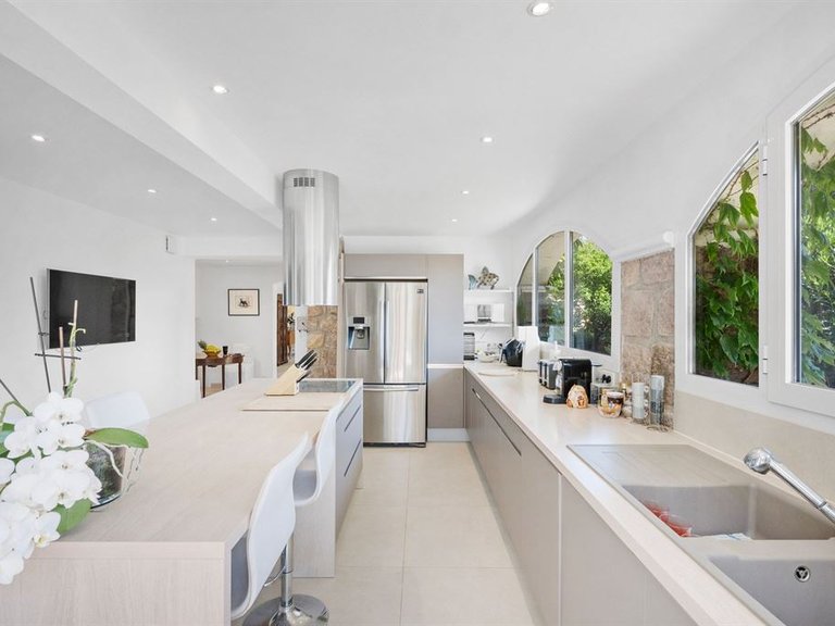 Villa for Sale in Theoule Sur Mer, Cannes Area 6