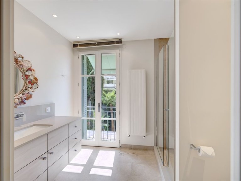 Villa for Sale in Cannes, Cannes Area 11