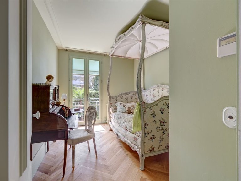 Villa for Sale in Cannes, Cannes Area 12