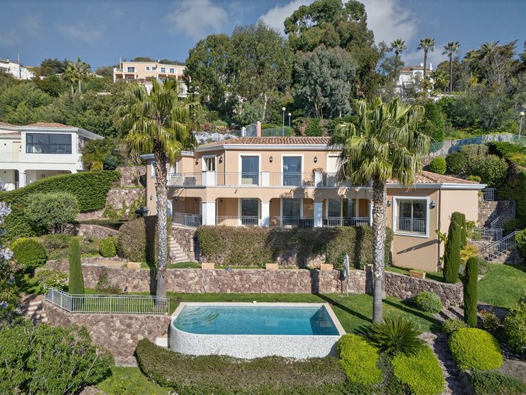 Villa for Sale in Mandelieu La Napoule, Cannes Area 3