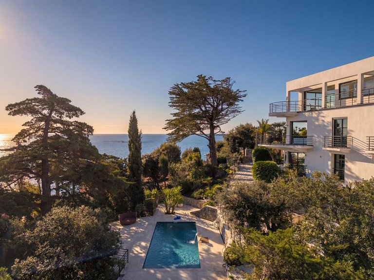 Villa for Sale in Cannes, Cannes Area 2