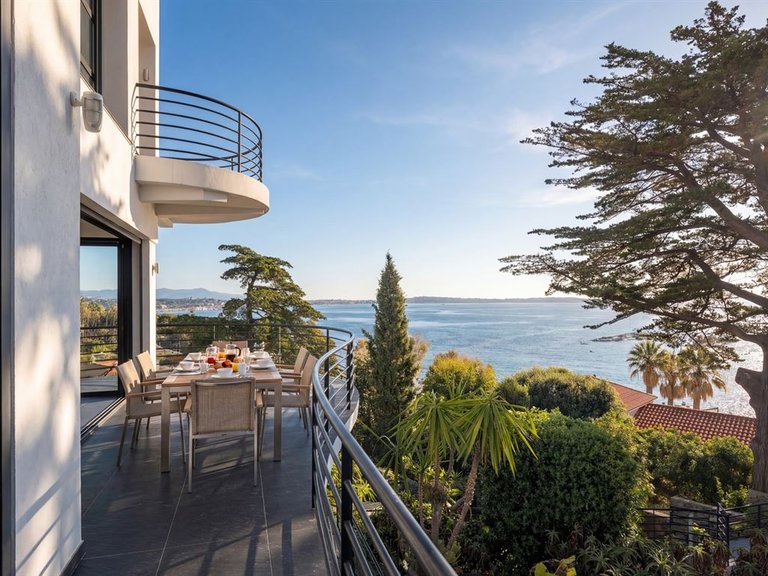 Villa for Sale in Cannes, Cannes Area 3