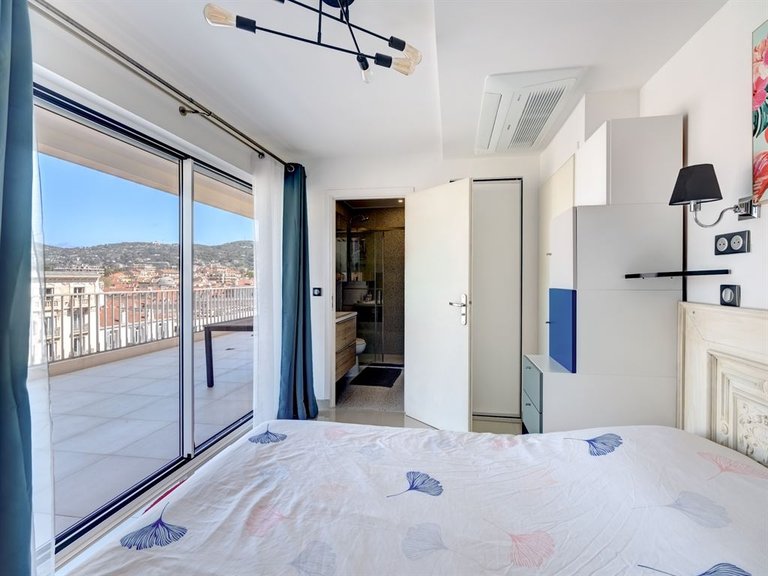 Apartment for Sale in Cannes, Cannes Area 11