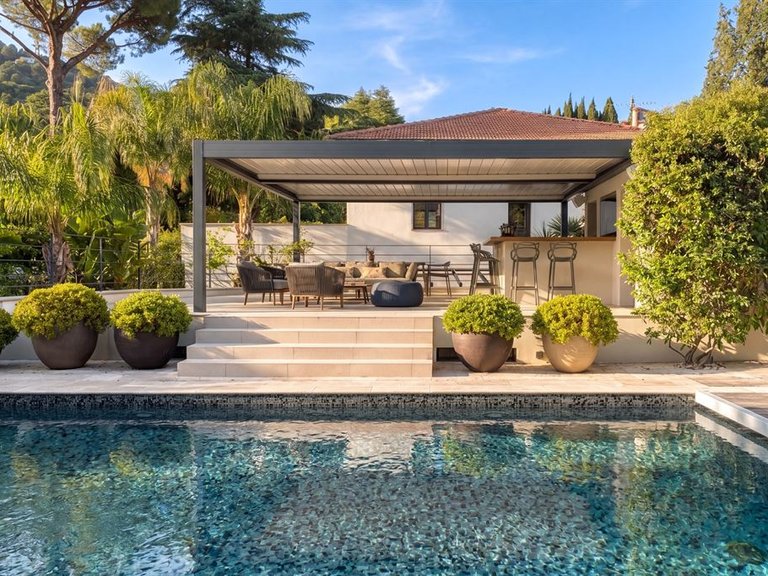 Villa for Sale in Cannes, Cannes Area 1