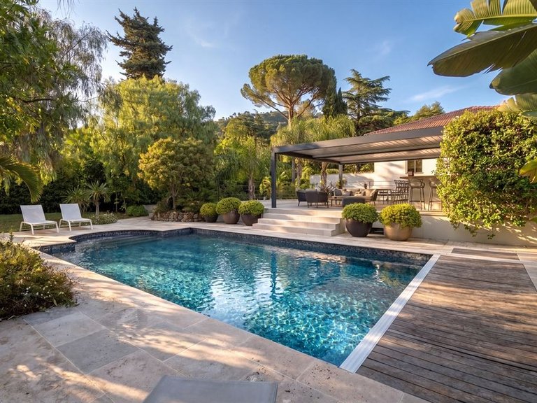 Villa for Sale in Cannes, Cannes Area 2