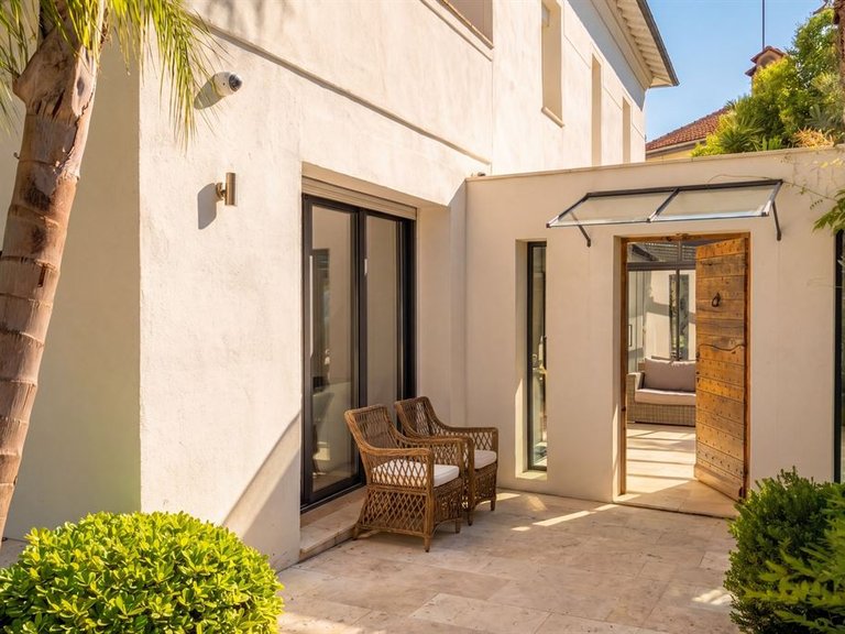 Villa for Sale in Cannes, Cannes Area 4