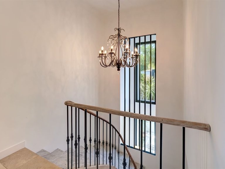 Villa for Sale in Cannes, Cannes Area 8