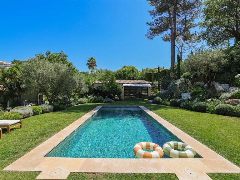 Villa for Sale in Le Cannet, Cannes Area 3