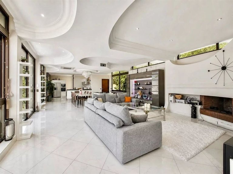 Villa for Sale in Cannes, Cannes Area 1