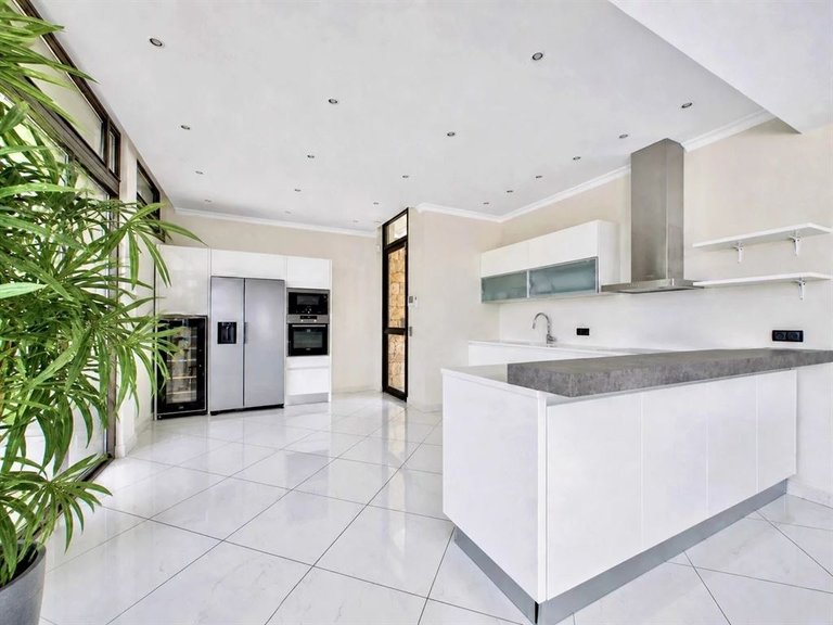 Villa for Sale in Cannes, Cannes Area 2