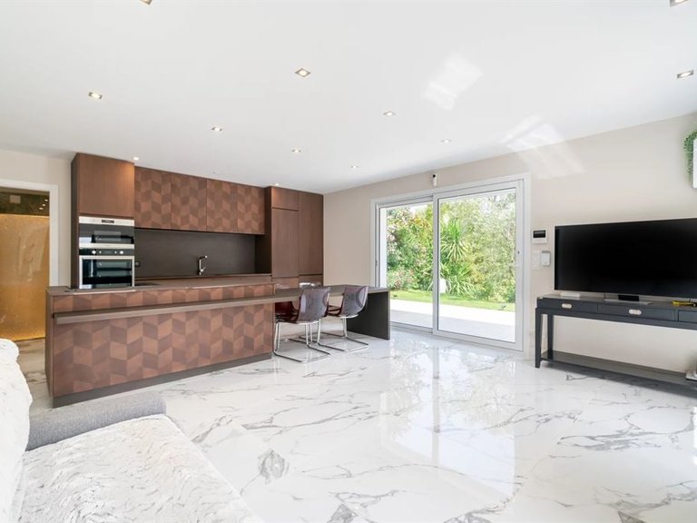 Villa for Sale in Cannes, Cannes Area 12