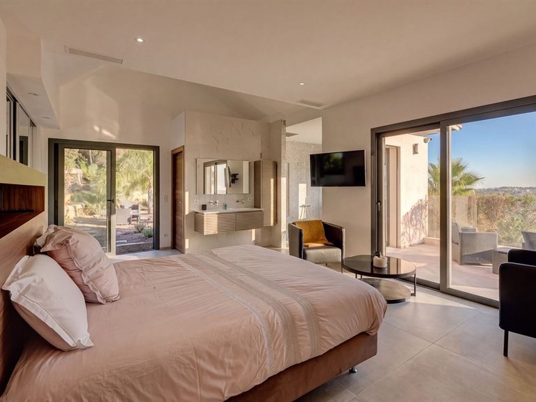 Villa for Sale in Le Golfe Juan, Antibes Area 12