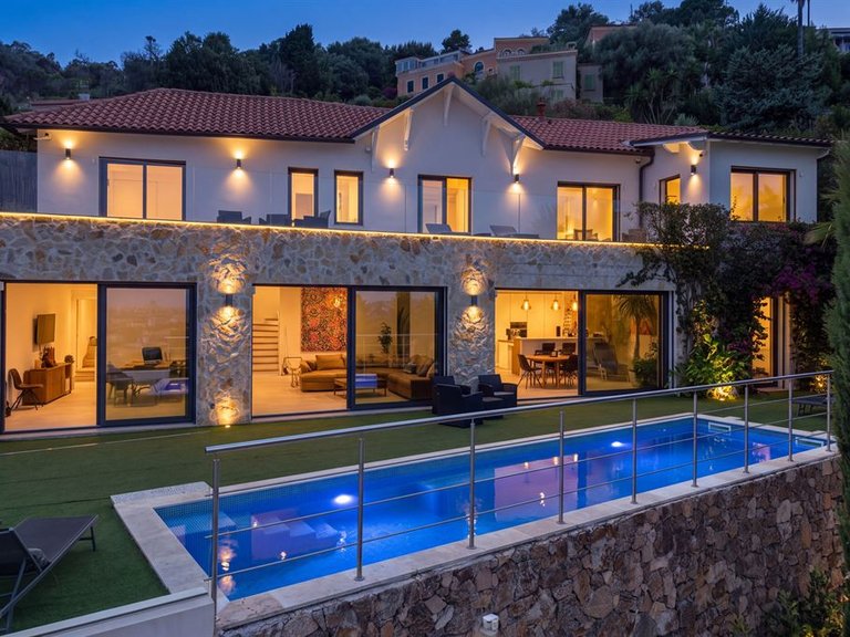 Villa for Sale in Le Golfe Juan, Antibes Area 17