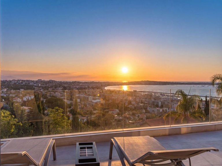 Villa for Sale in Le Golfe Juan, Antibes Area 18