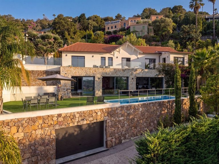 Villa for Sale in Le Golfe Juan, Antibes Area 3