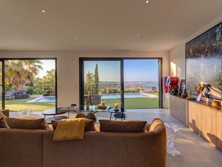 Villa for Sale in Le Golfe Juan, Antibes Area 6