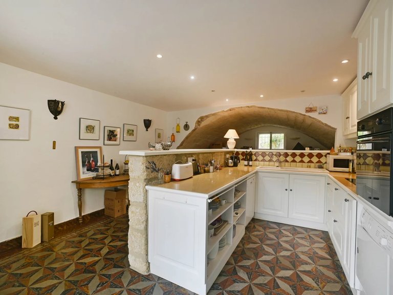 Villa for Sale in Uzes, Uzes Area 7