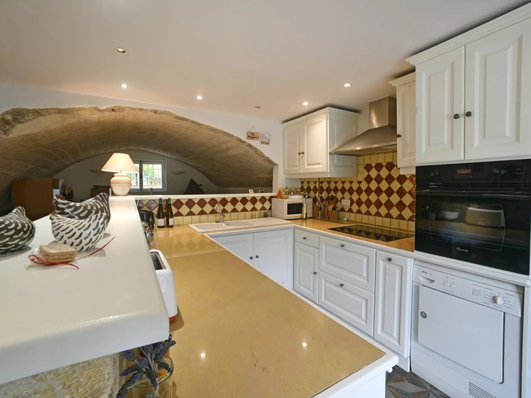 Villa for Sale in Uzes, Uzes Area 8