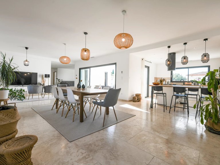 Villa for Sale in Uzes, Uzes Area 2