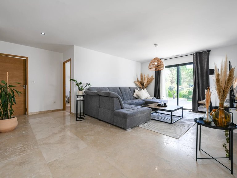 Villa for Sale in Uzes, Uzes Area 11