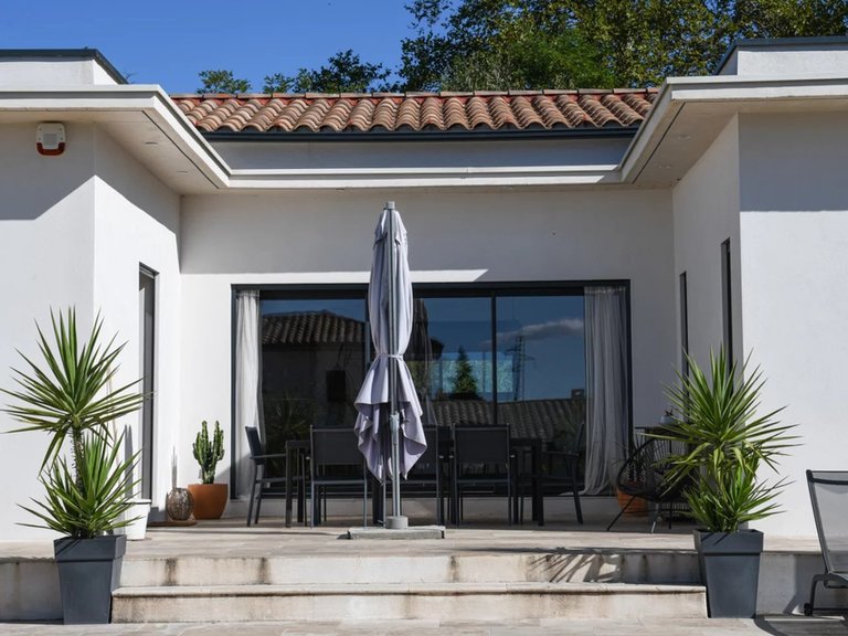 Villa for Sale in Uzes, Uzes Area 13