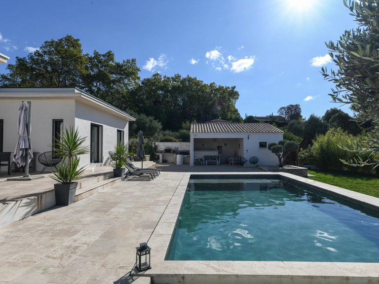 Villa for Sale in Uzes, Uzes Area 18