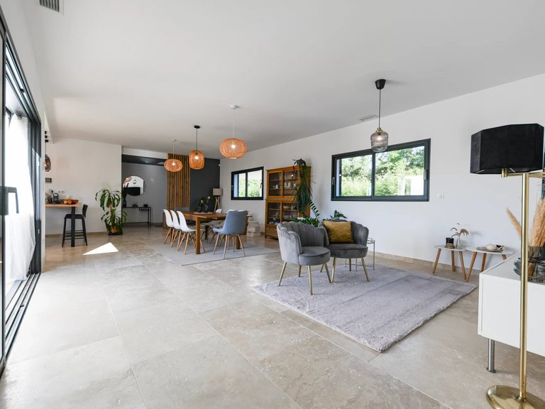 Villa for Sale in Uzes, Uzes Area 7