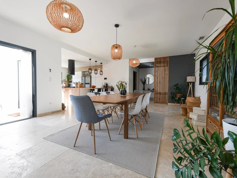 Villa for Sale in Uzes, Uzes Area 8