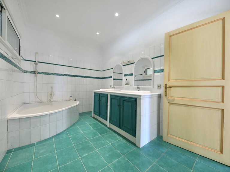 Villa for Sale in Uzes, Uzes Area 13