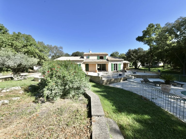 Villa for Sale in Uzes, Uzes Area 16
