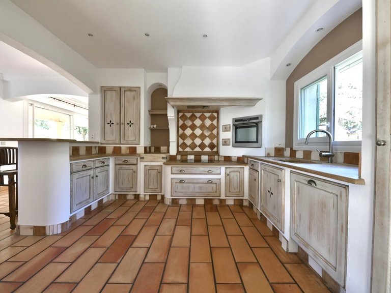 Villa for Sale in Uzes, Uzes Area 6