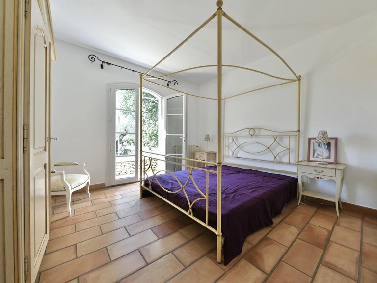 Villa for Sale in Uzes, Uzes Area 8