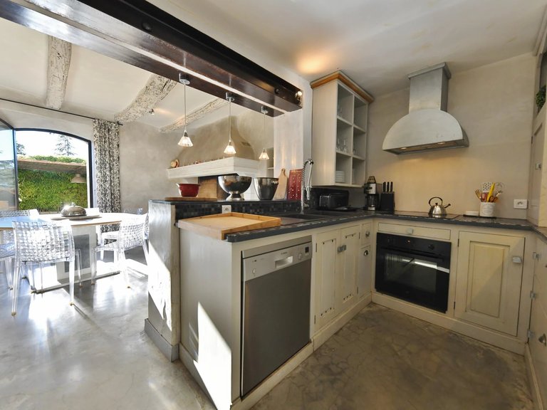 Villa for Sale in Uzes, Uzes Area 12
