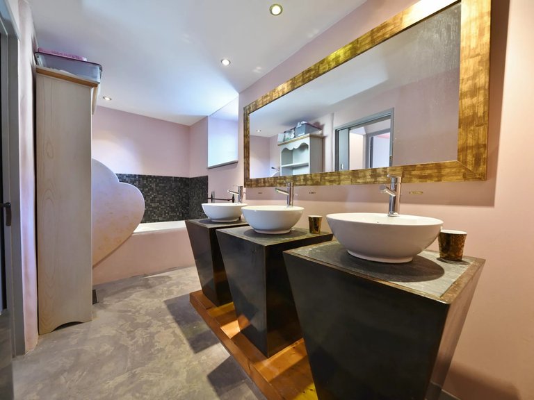 Villa for Sale in Uzes, Uzes Area 16