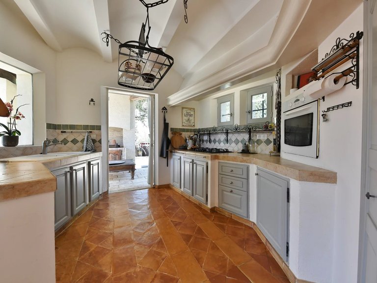 Villa for Sale in Uzes, Uzes Area 4