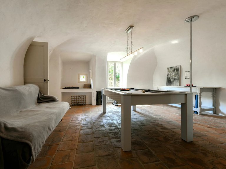 Villa for Sale in Uzes, Uzes Area 11
