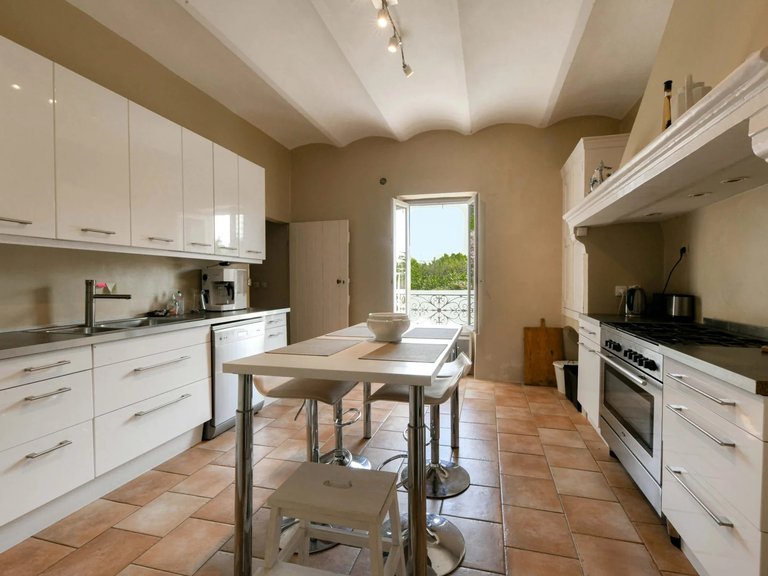 Villa for Sale in Uzes, Uzes Area 8