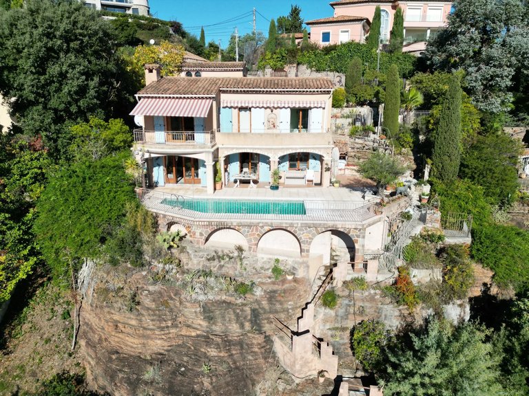 Villa for Sale in Theoule Sur Mer, Cannes Area 1