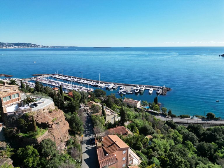 Villa for Sale in Theoule Sur Mer, Cannes Area 2
