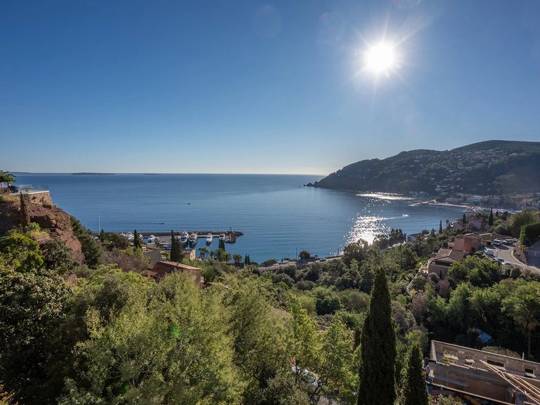 Villa for Sale in Theoule Sur Mer, Cannes Area 8