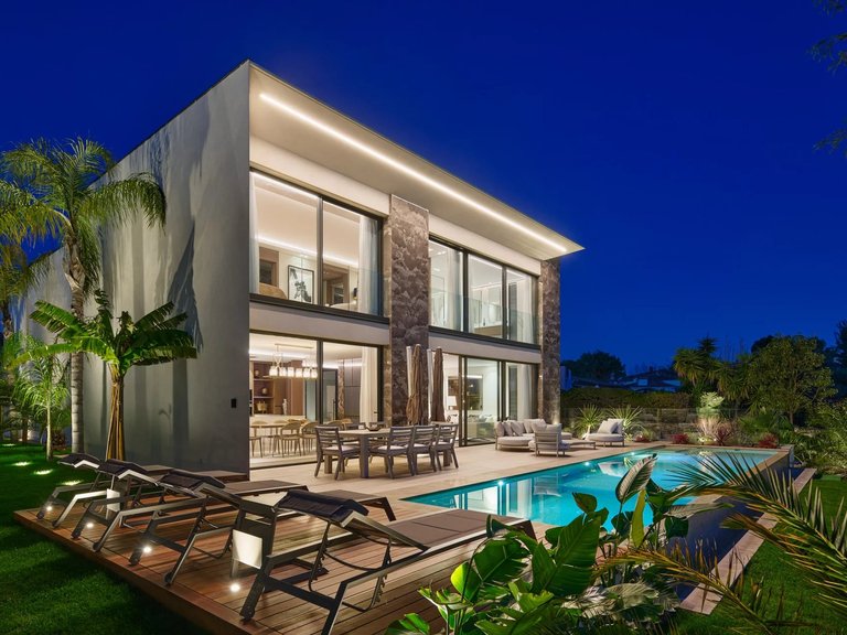 Villa for Sale in Cannes, Cannes Area 2