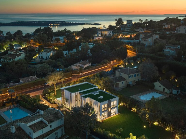 Villa for Sale in Cannes, Cannes Area 3
