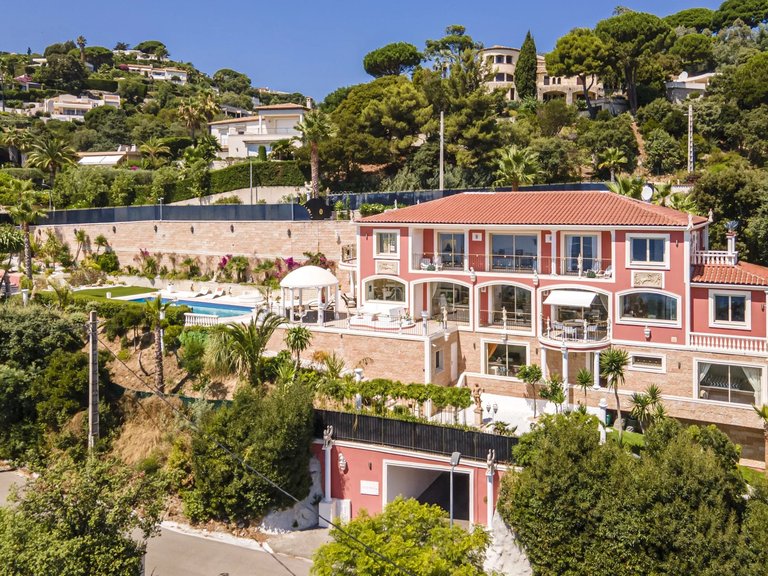 Villa for Sale in Cannes, Cannes Area 1