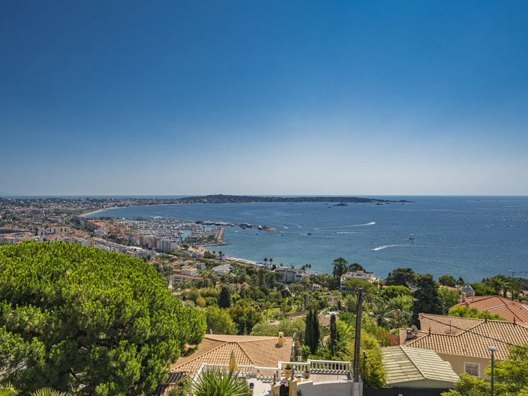 Villa for Sale in Cannes, Cannes Area 2