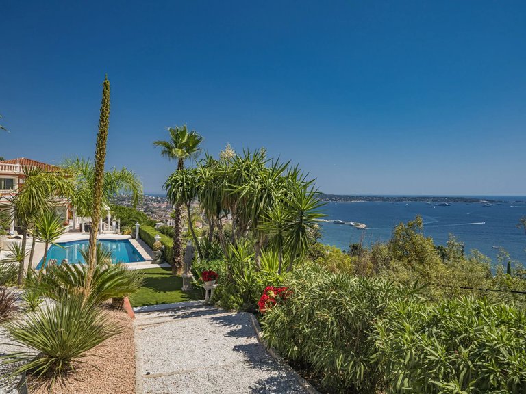 Villa for Sale in Cannes, Cannes Area 13