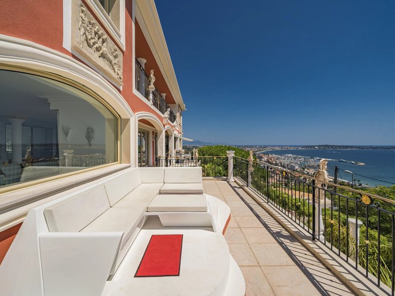 Villa for Sale in Cannes, Cannes Area 17