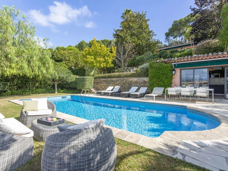 Villa for Sale in Cannes, Cannes Area 2