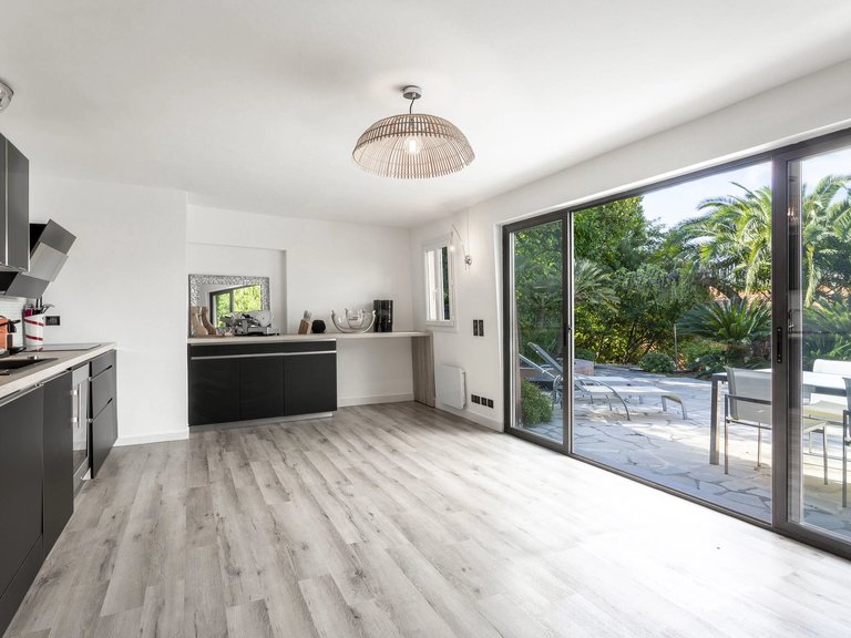 Villa for Sale in Cannes, Cannes Area 14