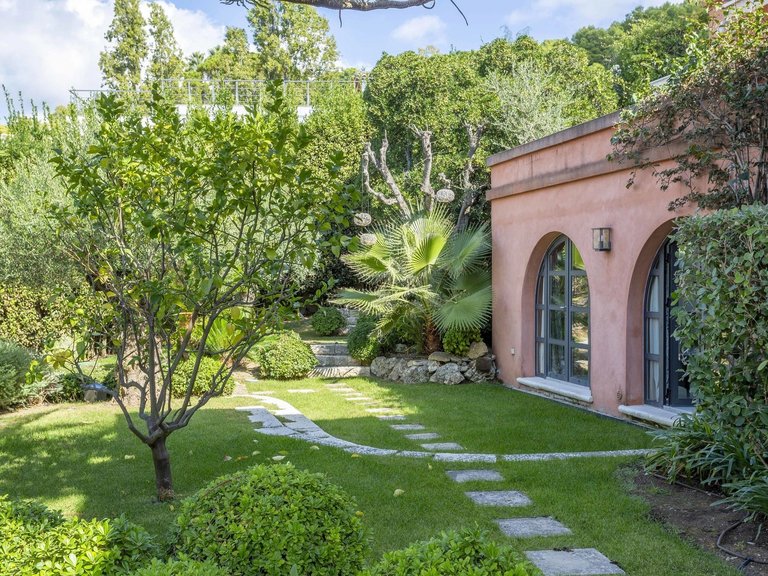 Villa for Sale in Cannes, Cannes Area 4