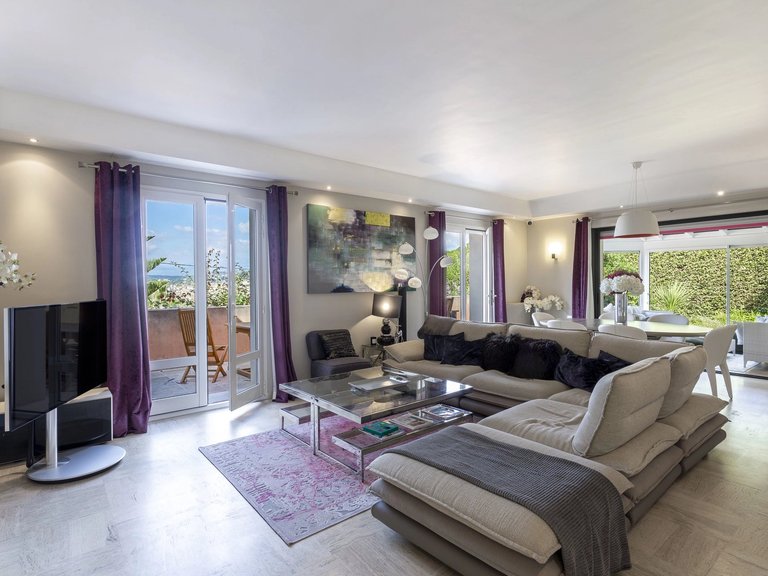 Villa for Sale in Cannes, Cannes Area 8
